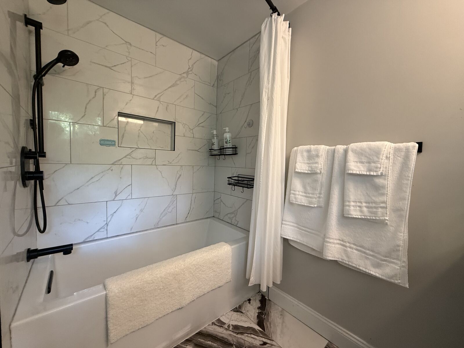 Main bath with soaking tub